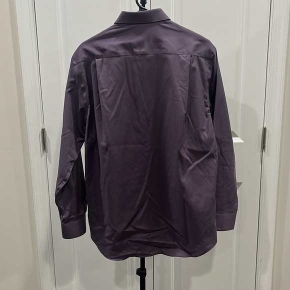 Button down - Picture 2 of 3